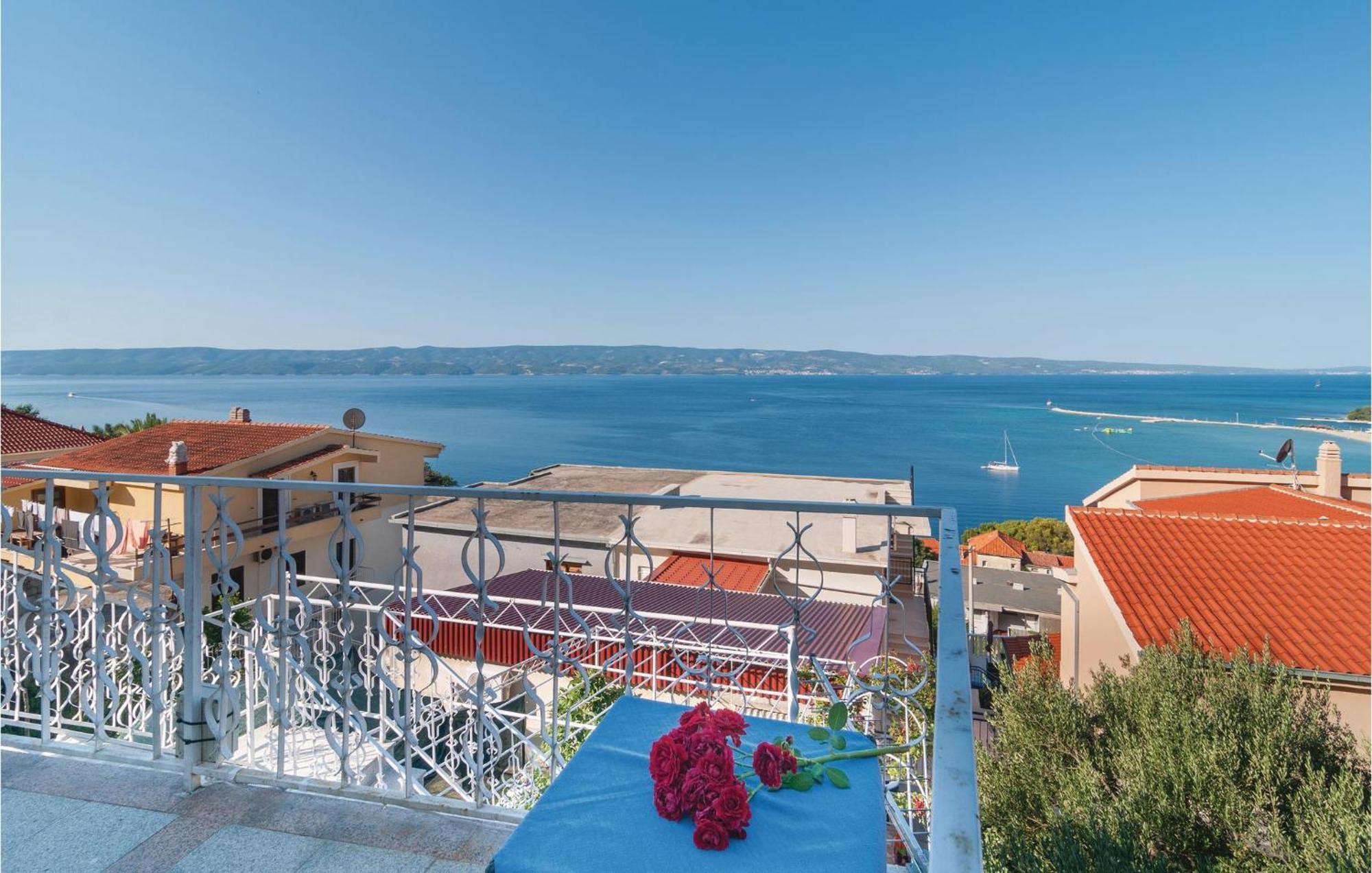 Gorgeous Apartment In Omis With House Sea View Exterior photo
