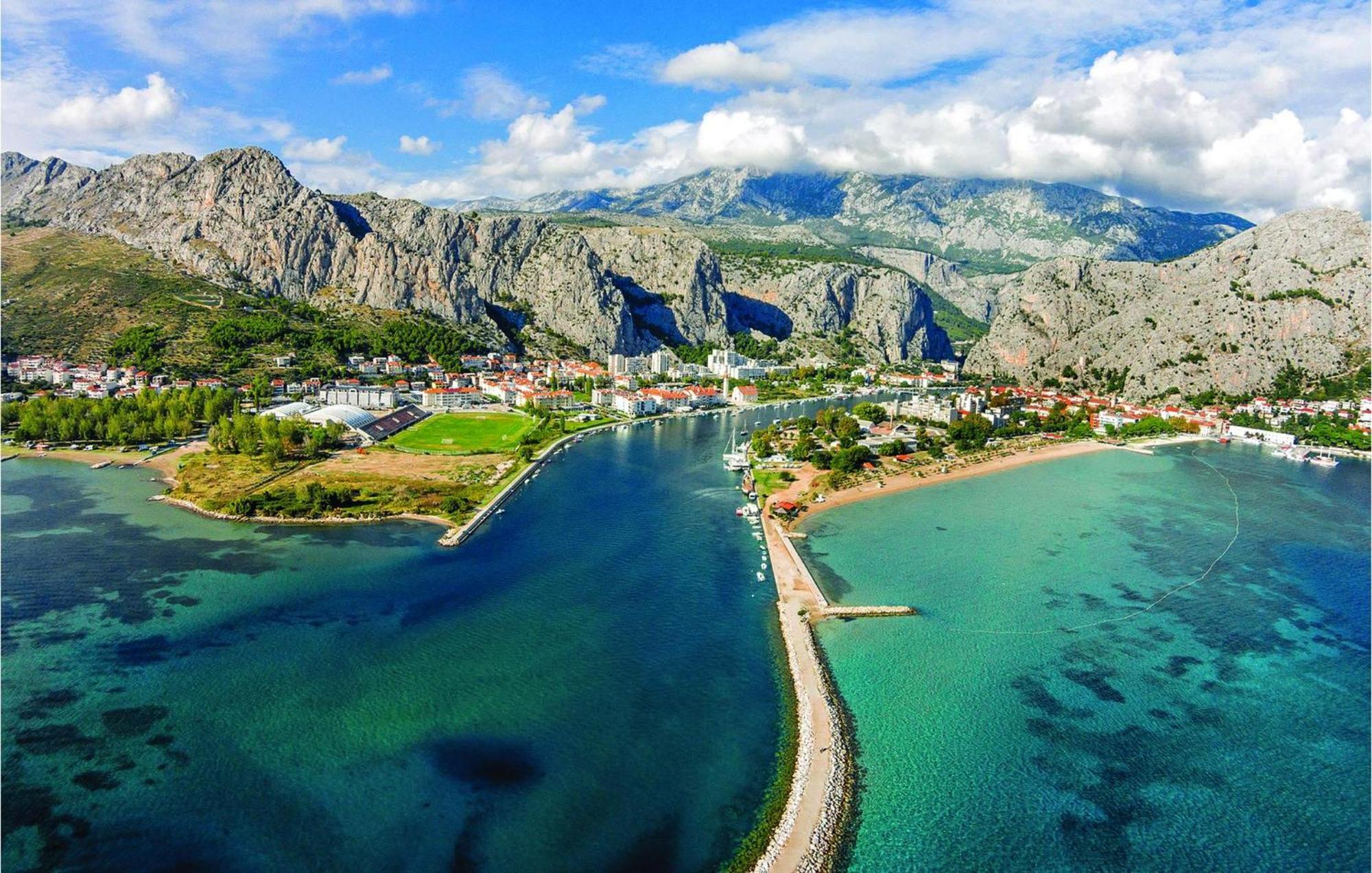 Gorgeous Apartment In Omis With House Sea View Exterior photo